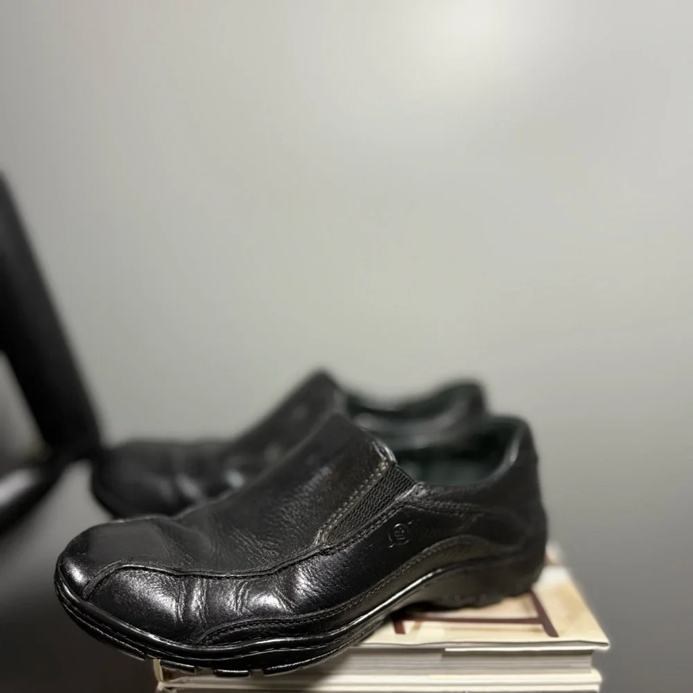 Born Men's Black Leather Size 9 Slip-On Shoes